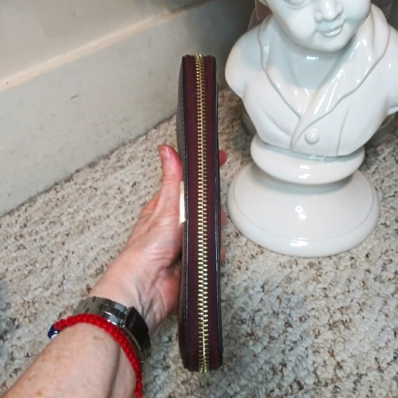 Kate Spade New York Bixby Place Burgundy Patent Leather Zip-Around Wallet - Picture 5 of 11